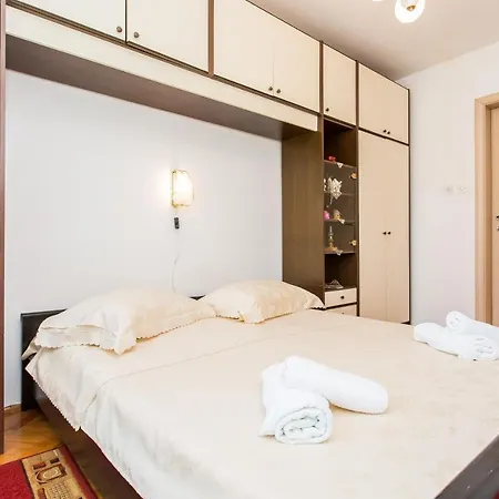 Rezika Apartament *